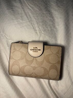Coach Canvas Wallet in Khaki and Chalk
